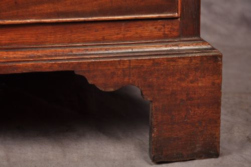 FINE 18TH CENTURY MAHOGANY CHEST OF DRAWERS - ADDITIONAL PHOTO 3
