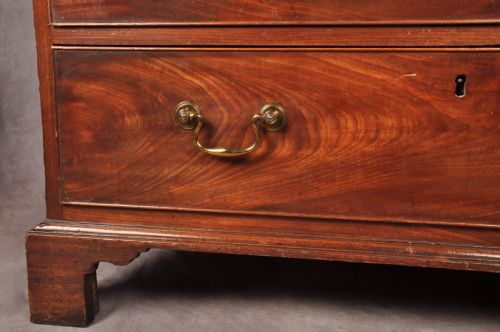 FINE 18TH CENTURY MAHOGANY CHEST OF DRAWERS - ADDITIONAL PHOTO 4