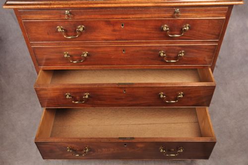 FINE 18TH CENTURY MAHOGANY CHEST OF DRAWERS - ADDITIONAL PHOTO 5