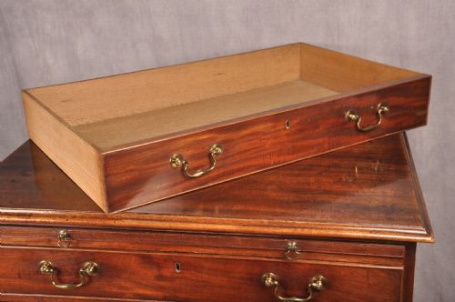 FINE 18TH CENTURY MAHOGANY CHEST OF DRAWERS - ADDITIONAL PHOTO 7