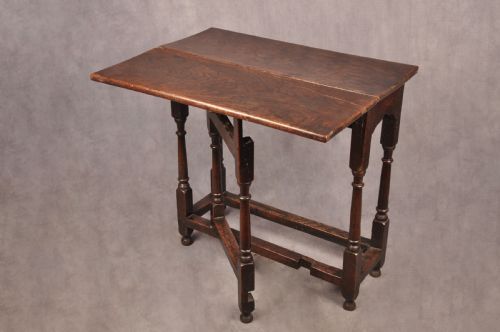 rare 17th century gateleg side table - CATEGORY: ANTIQUE TABLES - DATED 17TH CENTURY