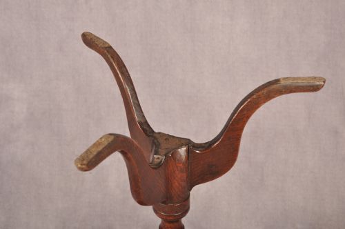 SMALL 18TH CENTURY OAK TRIPOD TABLE - ADDITIONAL PHOTO 5