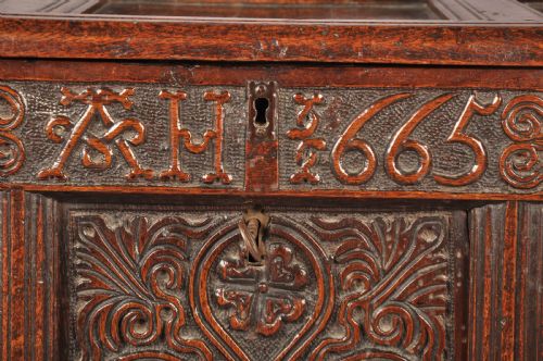 17TH CENTURY LAKELAND OAK COFFER - ADDITIONAL PHOTO 2