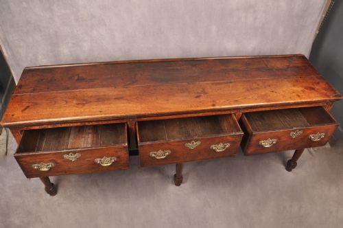 EARLY 18TH CENTURY OAK DRESSER BASE - ADDITIONAL PHOTO 6