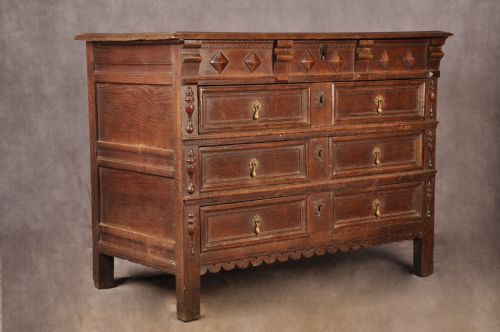 rare 17th century oak chest of drawers - CATEGORY: ANTIQUE CHEST OF DRAWERS - DATED 17TH CENTURY