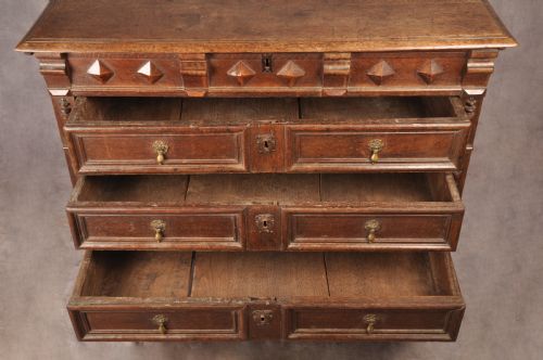 RARE 17TH CENTURY OAK CHEST OF DRAWERS - ADDITIONAL PHOTO 8