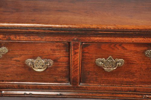 EARLY 18TH CENTURY OAK DRESSER BASE - ADDITIONAL PHOTO 1