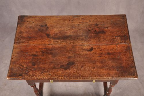 17TH CENTURY OAK SIDE TABLE - ADDITIONAL PHOTO 2