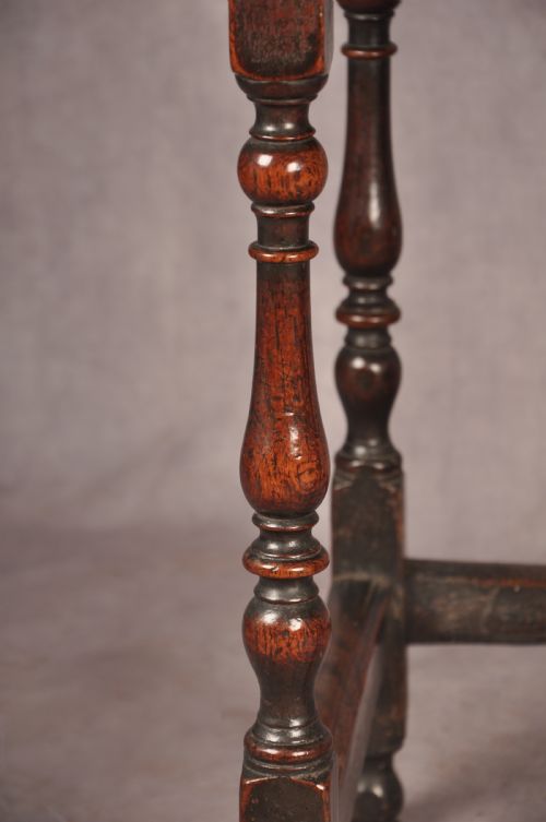 17TH CENTURY OAK SIDE TABLE - ADDITIONAL PHOTO 9