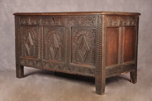 17TH CENTURY OAK COFFER - ADDITIONAL PHOTO 2