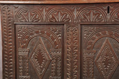 17TH CENTURY OAK COFFER - ADDITIONAL PHOTO 5