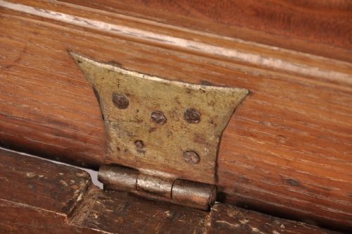17TH CENTURY OAK COFFER - ADDITIONAL PHOTO 8