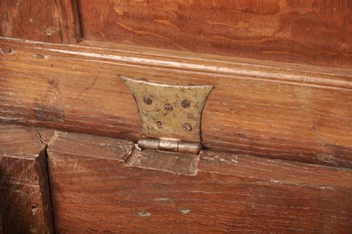 17TH CENTURY OAK COFFER - ADDITIONAL PHOTO 9