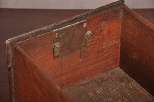 FINE EARLY 18TH CENTURY MAHOGANY LOWBOY - ADDITIONAL PHOTO 4