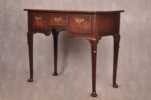 FINE EARLY 18TH CENTURY MAHOGANY LOWBOY - ADDITIONAL PHOTO 11