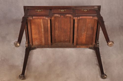 FINE EARLY 18TH CENTURY MAHOGANY LOWBOY - ADDITIONAL PHOTO 13