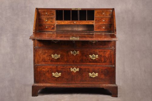 EARLY 18TH CENTURY BURR WALNUT BUREAU - ADDITIONAL PHOTO 4