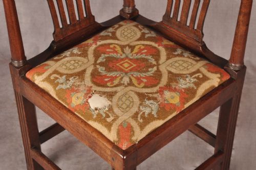 FINE 18TH CENTURY CORNER CHAIR - ADDITIONAL PHOTO 2