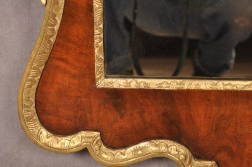 FINE 18TH CENTURY WALNUT PARCEL GILT MIRROR - ADDITIONAL PHOTO 8