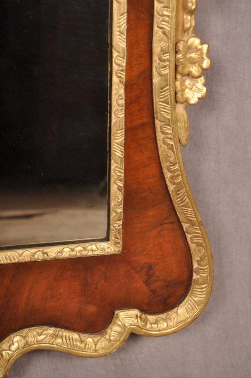 FINE 18TH CENTURY WALNUT PARCEL GILT MIRROR - ADDITIONAL PHOTO 10