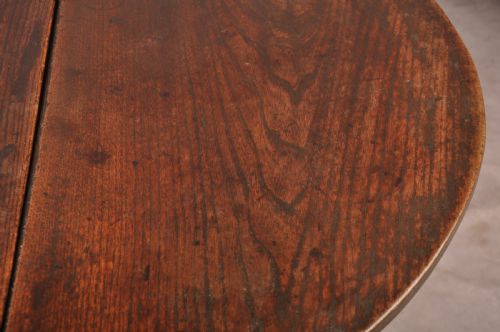 RARE MID 17TH CENTURY ELM GATELEG TABLE OF SMALL PROPORTIONS - ADDITIONAL PHOTO 4