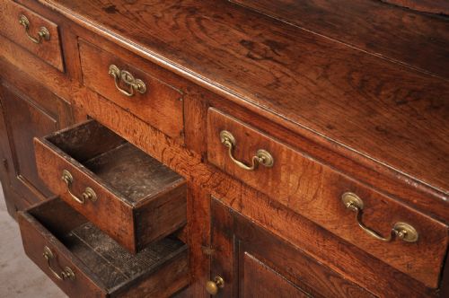 FABULOUS MID 18TH CENTURY WELSH OAK DRESSER - ADDITIONAL PHOTO 2