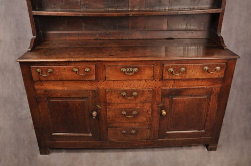 FABULOUS MID 18TH CENTURY WELSH OAK DRESSER - ADDITIONAL PHOTO 3