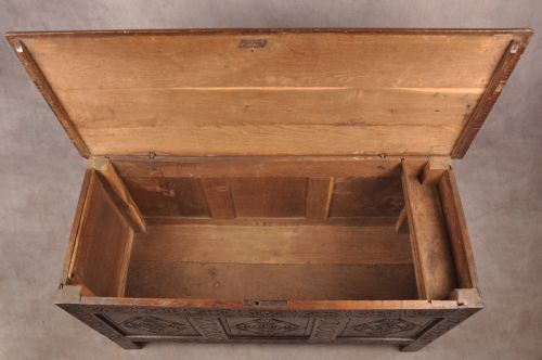 A RARE 17TH CENTURY EBONIZED DORSET COFFER - ADDITIONAL PHOTO 4