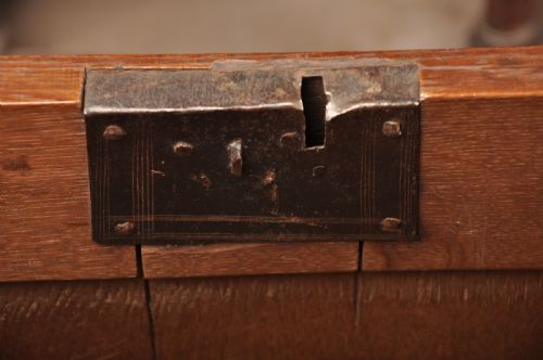 A RARE 17TH CENTURY EBONIZED DORSET COFFER - ADDITIONAL PHOTO 8