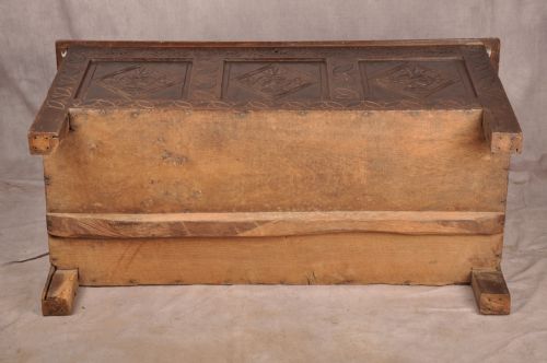 A RARE 17TH CENTURY EBONIZED DORSET COFFER - ADDITIONAL PHOTO 17