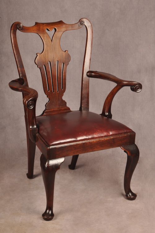 george ii walnut armchair - CATEGORY: ANTIQUE CHAIRS - DATED 18TH CENTURY