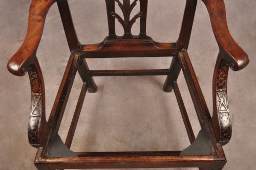 FINE 18TH CENTURY MAHOGANY CHIPPENDALE ARMCHAIR - ADDITIONAL PHOTO 14