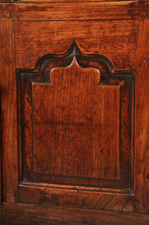 A RARE MID 18TH CENTURY WELSH ELM DRESSER BASE - ADDITIONAL PHOTO 2
