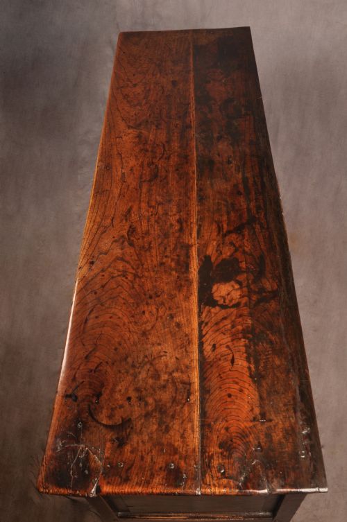 A RARE MID 18TH CENTURY WELSH ELM DRESSER BASE - ADDITIONAL PHOTO 3