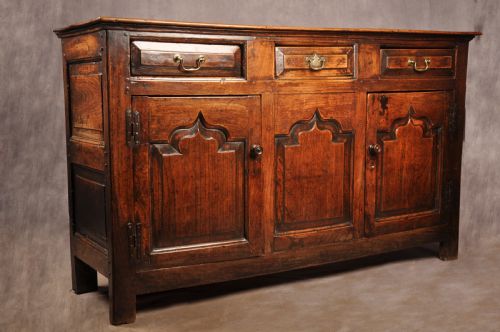 A RARE MID 18TH CENTURY WELSH ELM DRESSER BASE - ADDITIONAL PHOTO 4