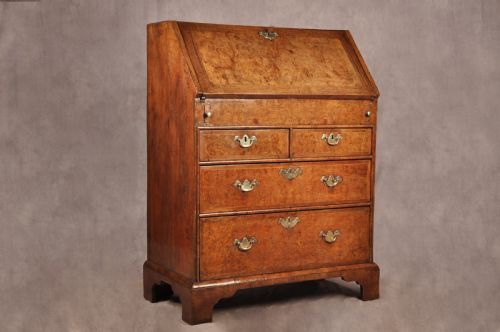 rare late 17th century burr elm walnut bureau - CATEGORY: ANTIQUE BUREAU - DATED 17TH CENTURY