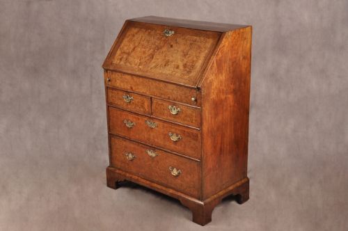 RARE LATE 17TH CENTURY BURR ELM WALNUT BUREAU - ADDITIONAL PHOTO 1