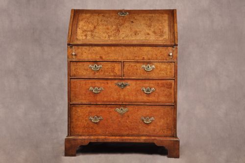 RARE LATE 17TH CENTURY BURR ELM WALNUT BUREAU - ADDITIONAL PHOTO 2