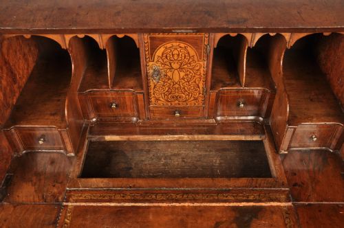 RARE LATE 17TH CENTURY BURR ELM WALNUT BUREAU - ADDITIONAL PHOTO 14