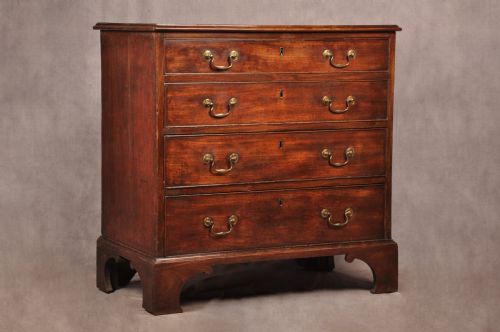 SMALL 18TH CENTURY MAHOGANY CHEST OF DRAWERS - ADDITIONAL PHOTO 2