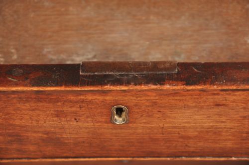 SMALL 18TH CENTURY MAHOGANY CHEST OF DRAWERS - ADDITIONAL PHOTO 5