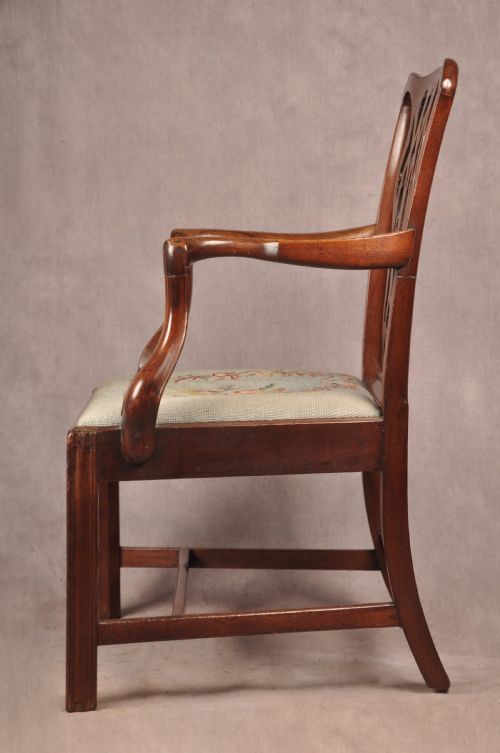 18TH CENTURY MAHOGANY CHIPPENDALE ARMCHAIR - ADDITIONAL PHOTO 11