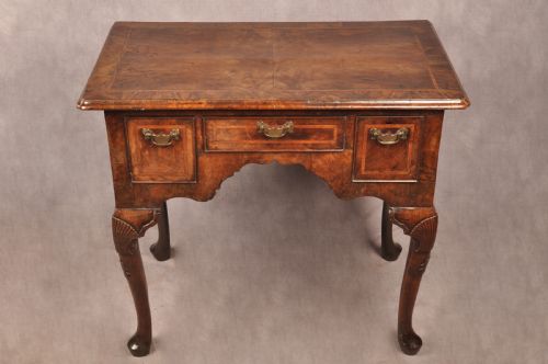 A RARE EARLY 18TH CENTURY WALNUT LOWBOY - ADDITIONAL PHOTO 1