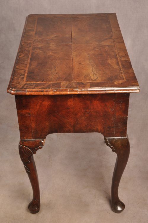 A RARE EARLY 18TH CENTURY WALNUT LOWBOY - ADDITIONAL PHOTO 9