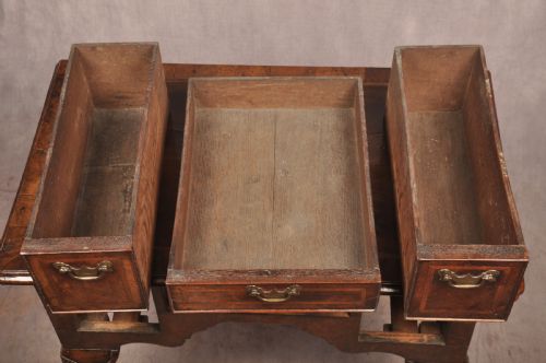A RARE EARLY 18TH CENTURY WALNUT LOWBOY - ADDITIONAL PHOTO 15