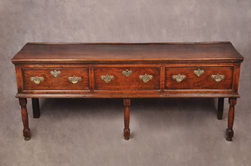 EARLY 18TH CENTURY OAK DRESSER BASE - ADDITIONAL PHOTO 9