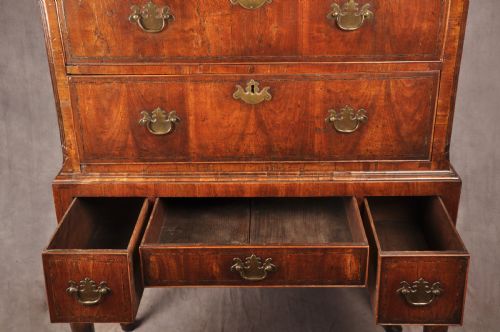 EXCEPTIONAL EARLY 18TH CENTURY WALNUT CHEST ON STAND - ADDITIONAL PHOTO 9