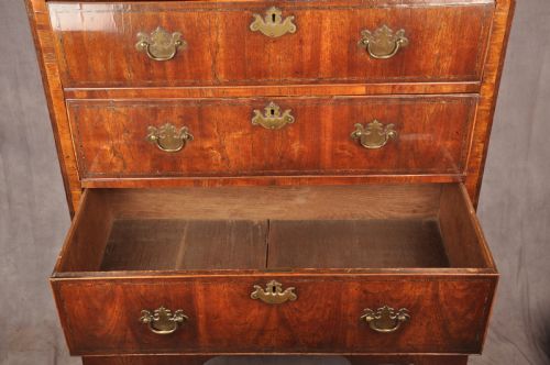 EXCEPTIONAL EARLY 18TH CENTURY WALNUT CHEST ON STAND - ADDITIONAL PHOTO 10