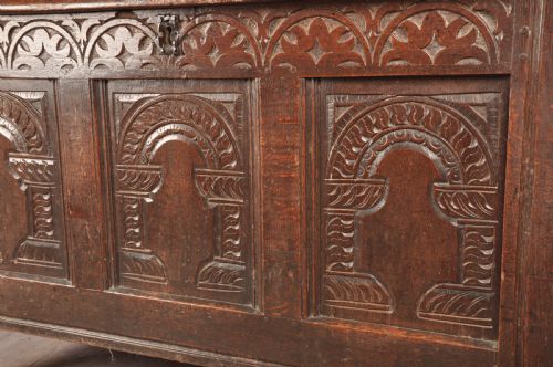 17TH CENTURY ARCADED OAK COFFER - ADDITIONAL PHOTO 3