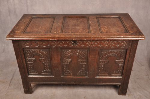 17TH CENTURY ARCADED OAK COFFER - ADDITIONAL PHOTO 4
